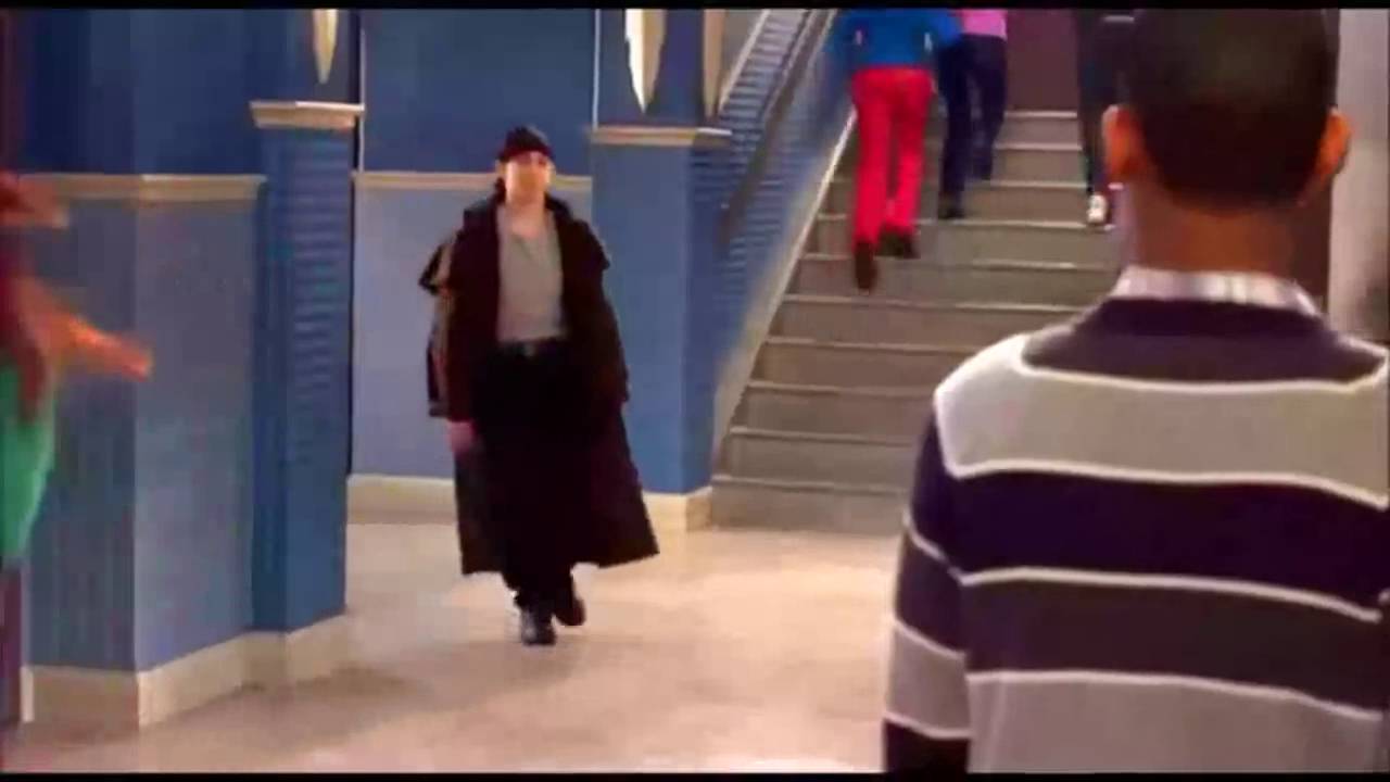 PUMPED UP KICKS - EVERYBODY HATES CHRIS