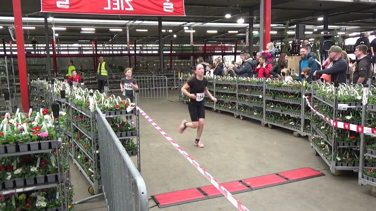 Glashauslauf 2024 Zieleinlauf Schülerlauf 2