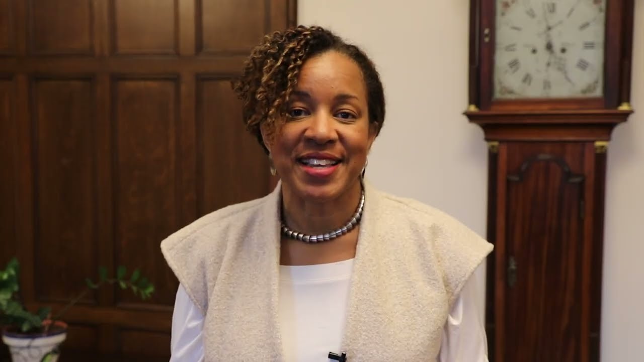 What is the difference between Harvard Divinity School's degree programs?