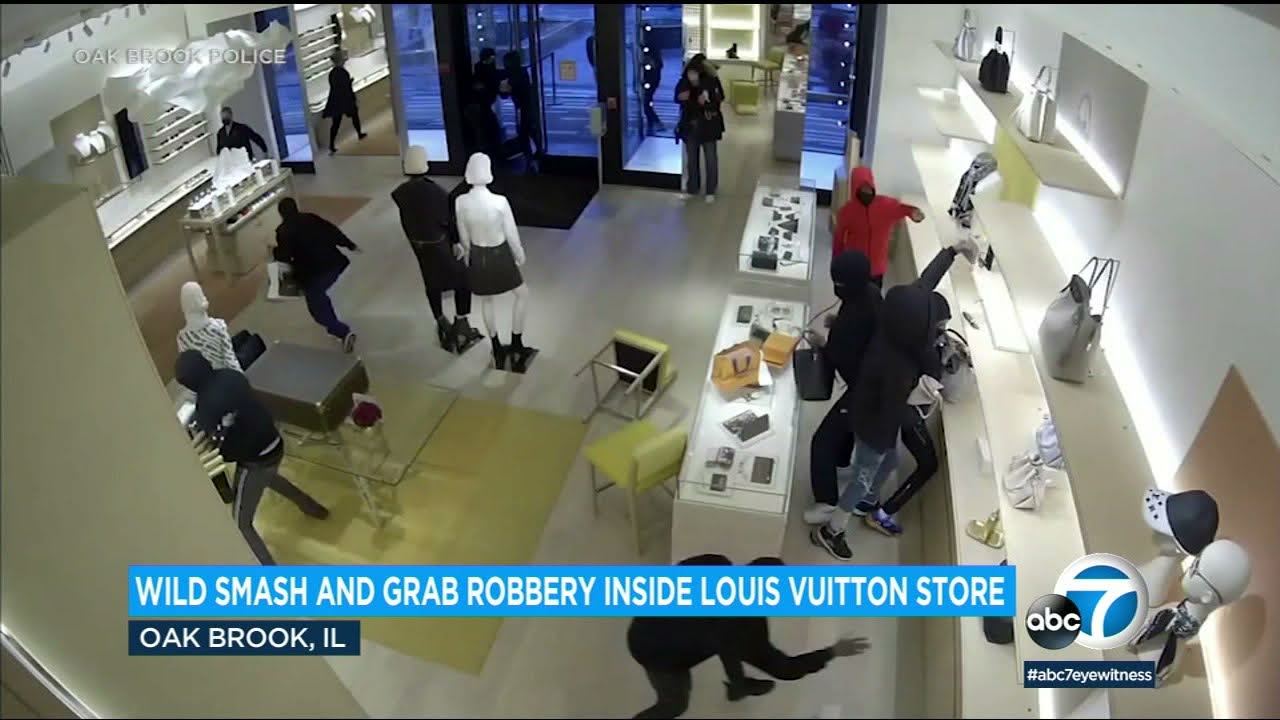 Caught on camera: Thieves steal $100K in Louis Vuitton goods in brazen grab-and-run heist | ABC7