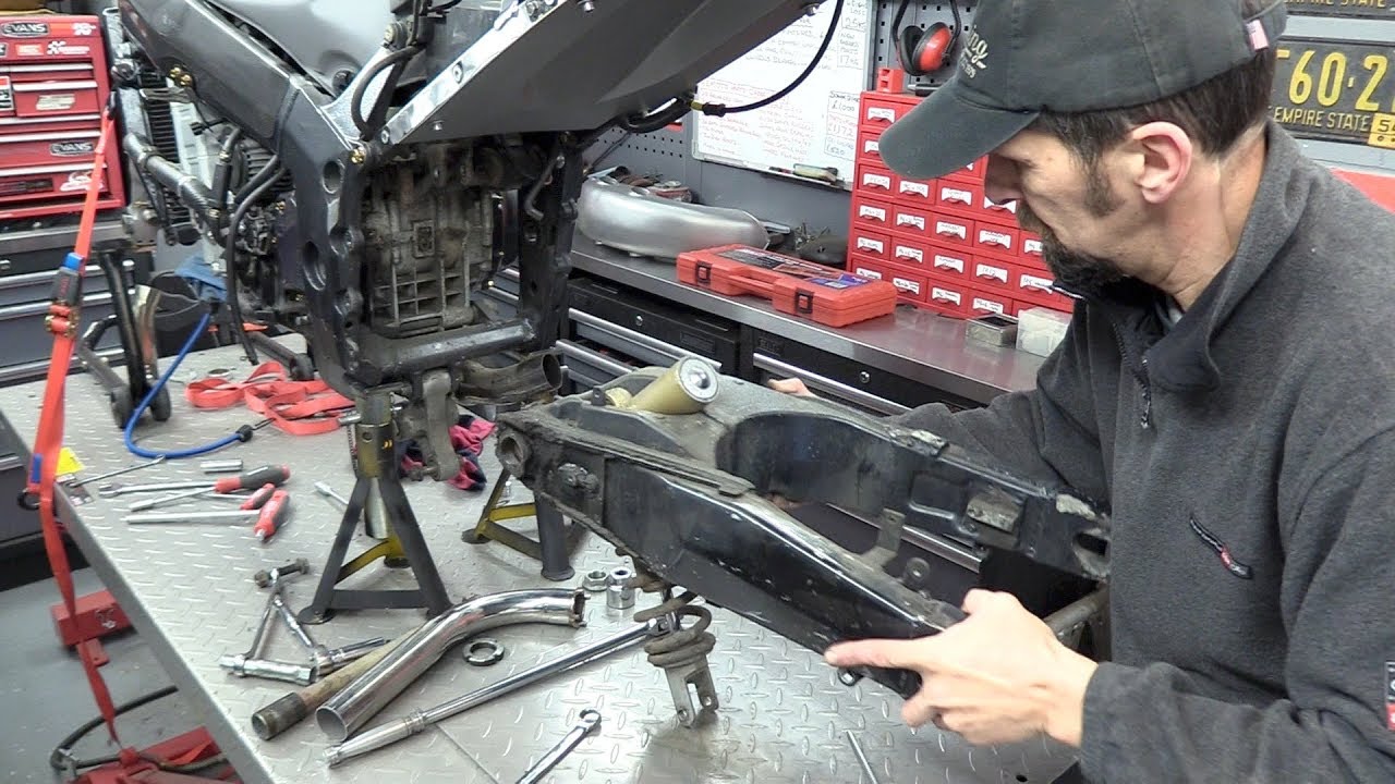 Delboy's Garage, Fighter Build #95, Swing Arm out..!