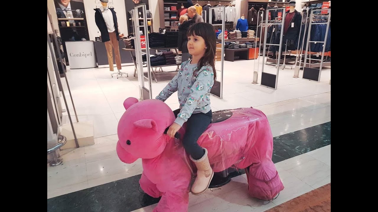 Daniel e Alyssa: gara pazza nel centro commerciale 😂