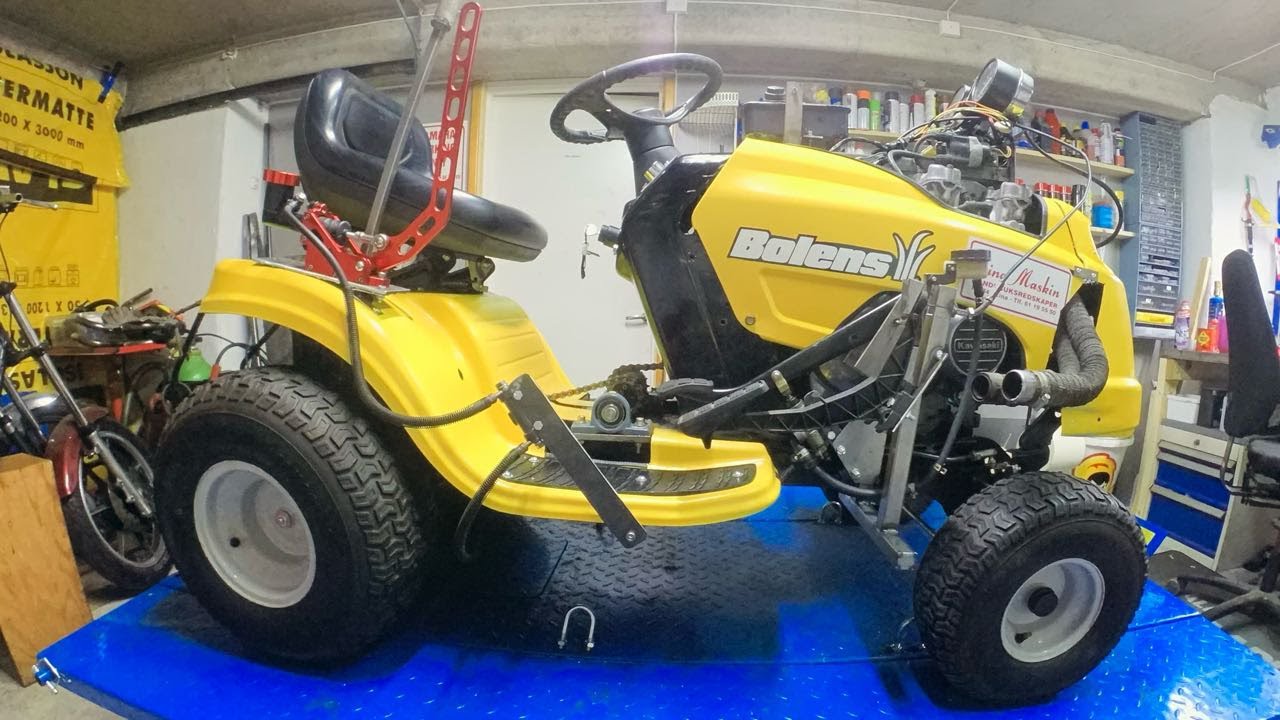 Lawn mower with motorcycle engine 001