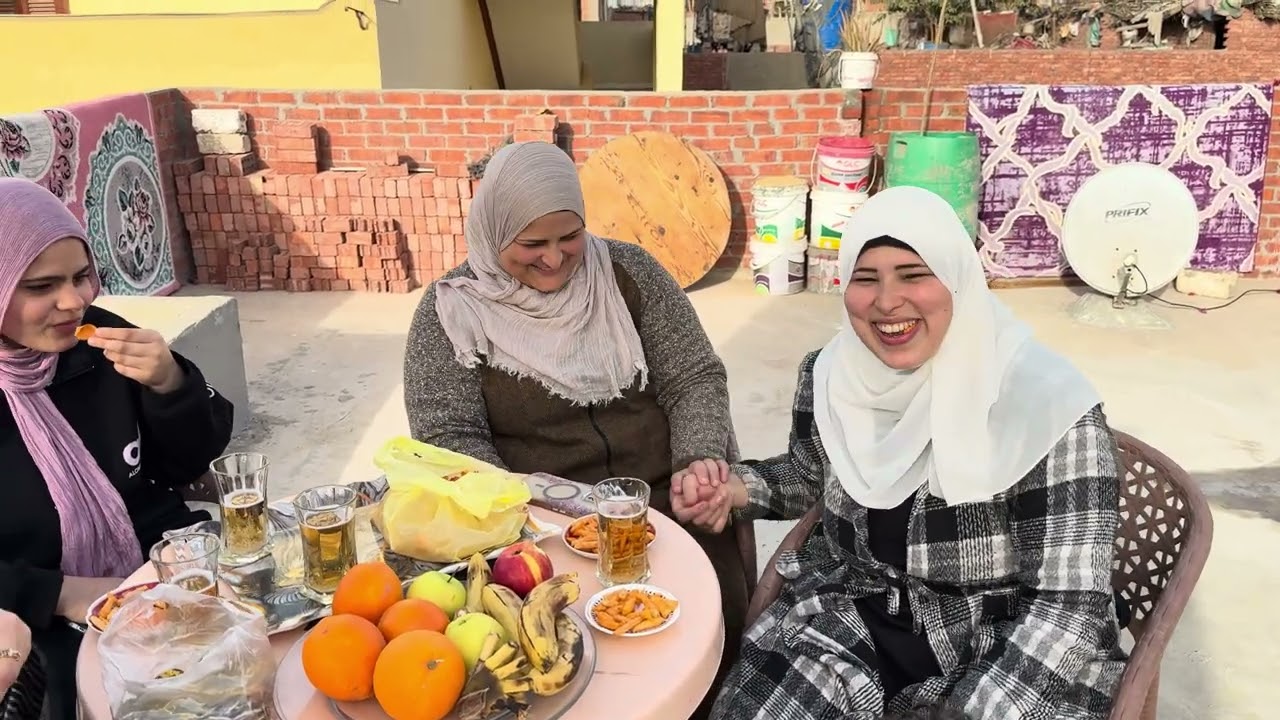 أخواتي دخلو عليا فجأه فجأوني من غير ميعرفوني  بس فرحوني 