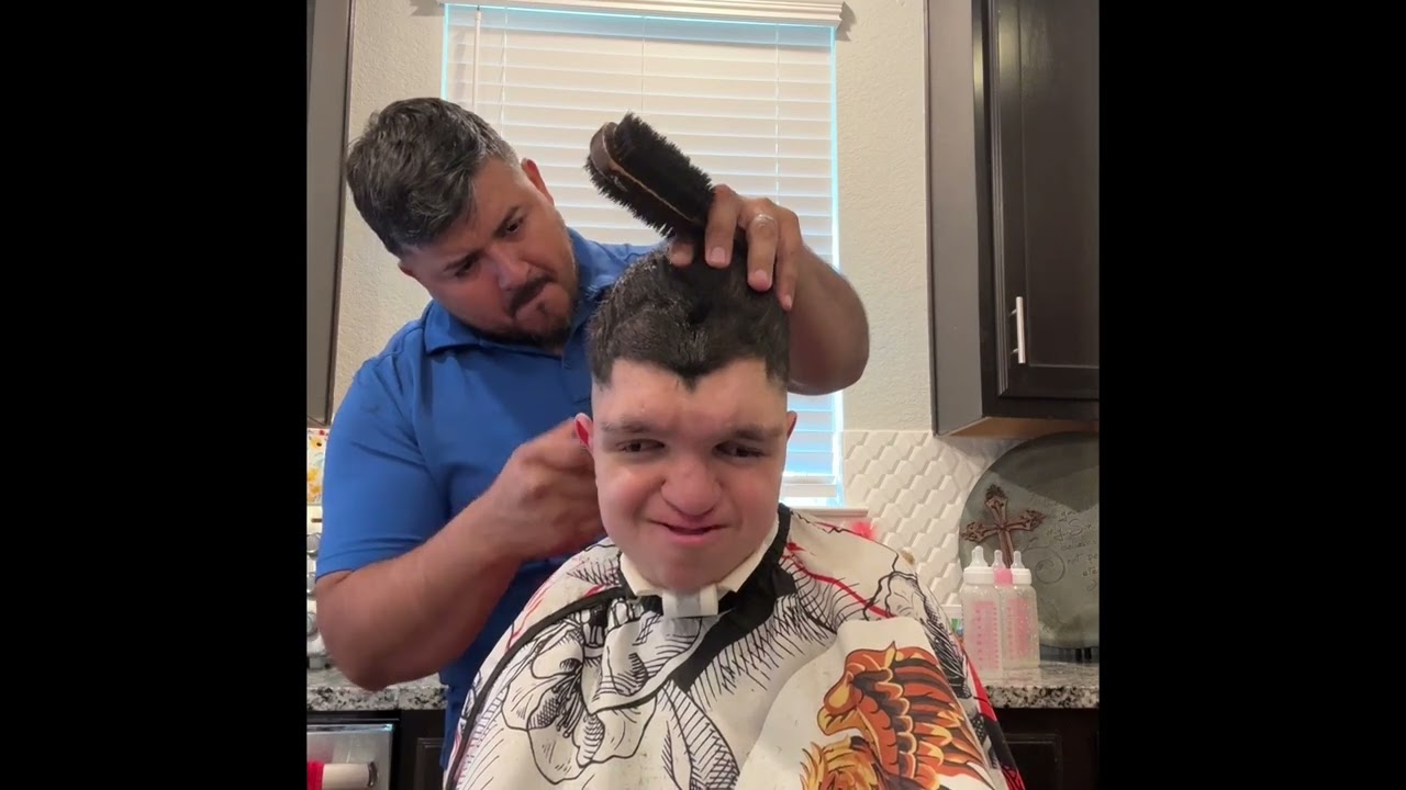 Jesse getting a haircut 💇 