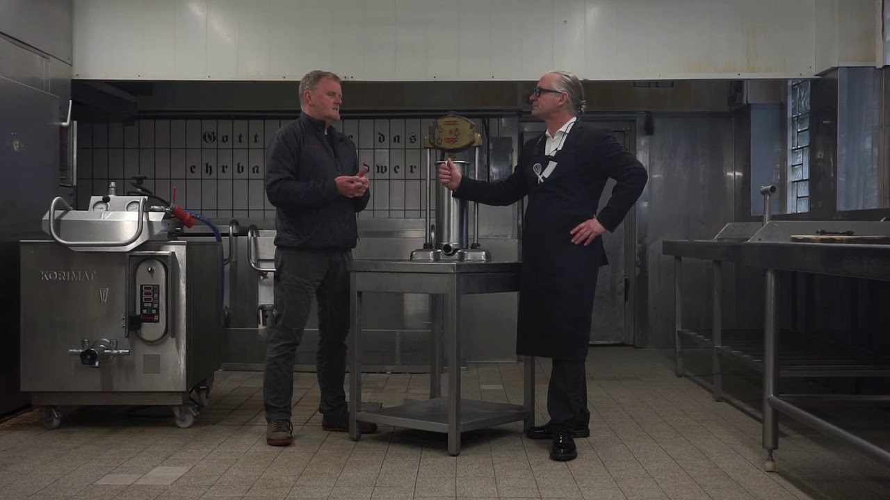 Konrad Buck interviewt Metzgermeister Peter Inhoven in seiner Wurstk&uuml;che in D&uuml;sseldorf Wersten