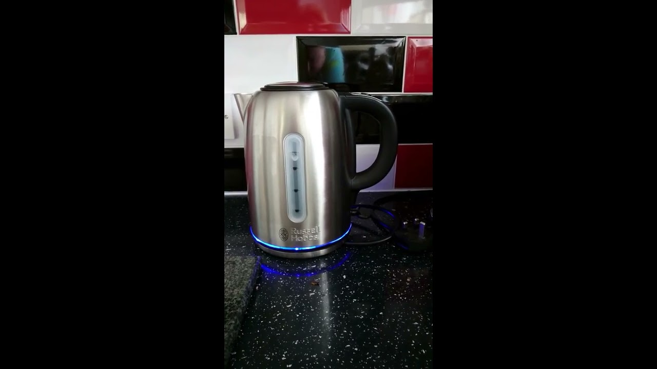 Russell Hobbs Buckingham kettle in action