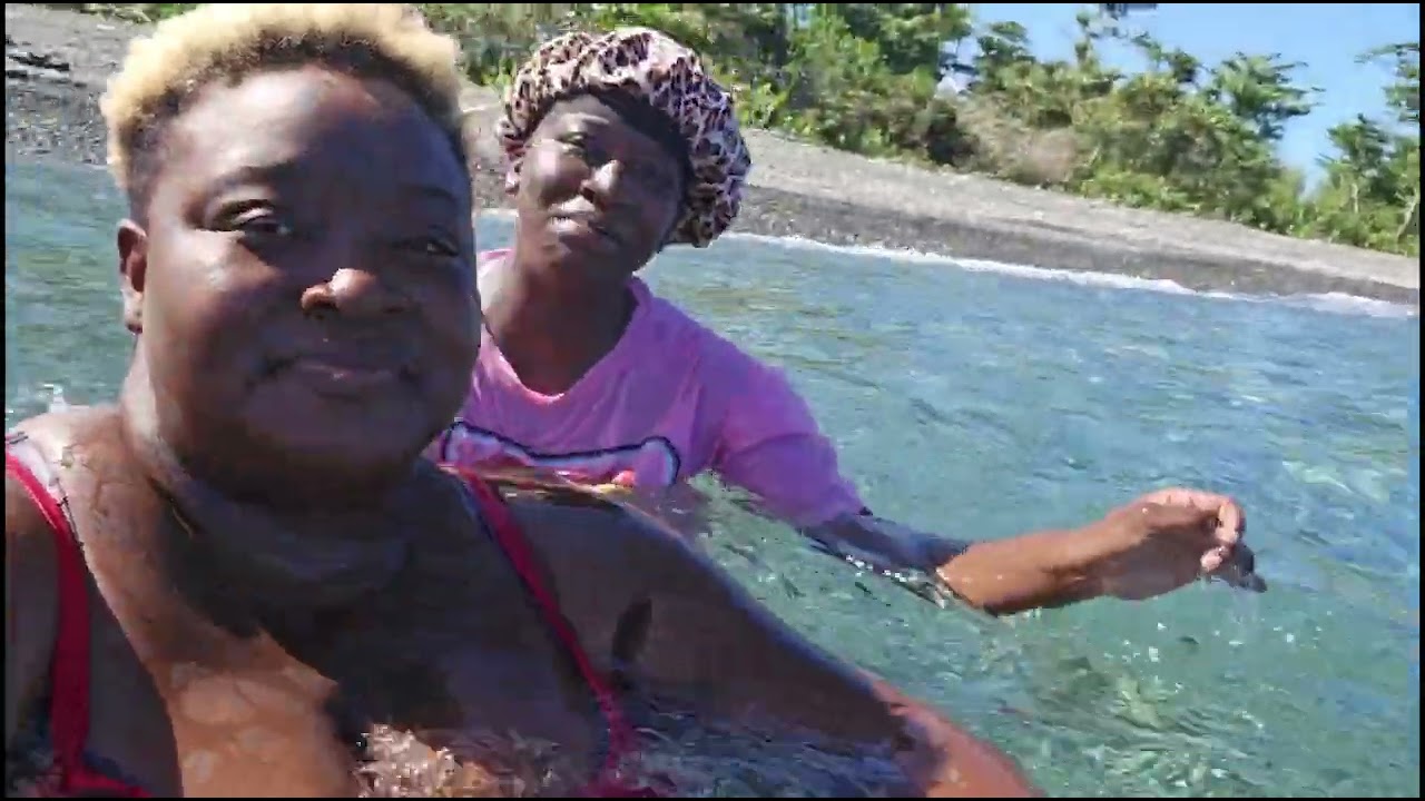 We went  for a walk and end up at the beach this is what happen we had so much fun.