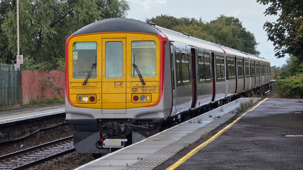 Loan! Northern Rail 769452 (2W52) Burscough Bridge - Appley Bridge 