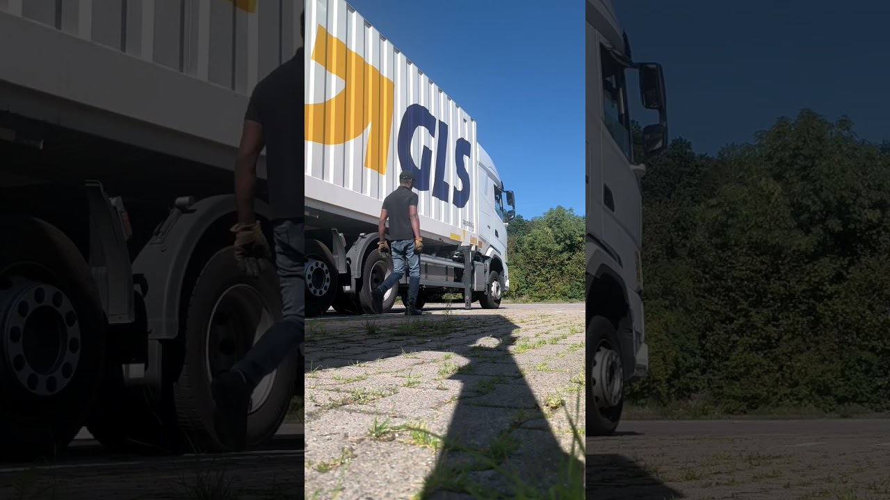 Picking up 2 swap body type containers | The safe way | No damage to truck and container |