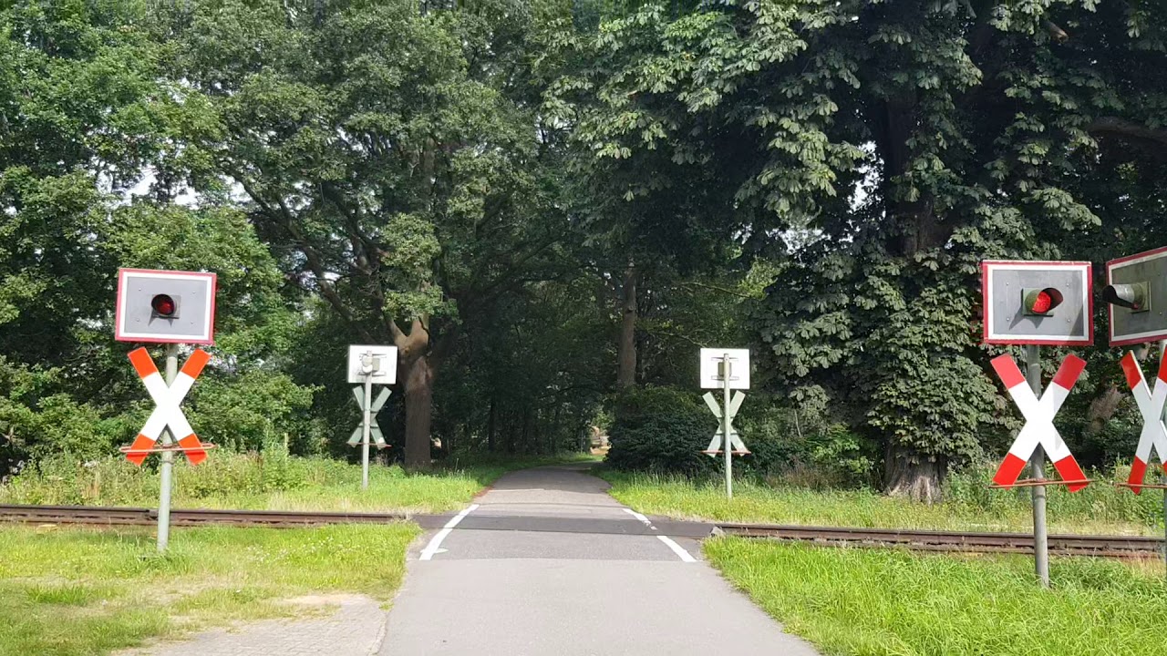 Bahnübergang Essen (Oldenburg) Zur Bahn // Railroad Crossing // Spoorwegovergang