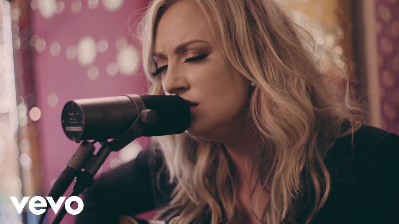 Clare Dunn - Make You Feel My Love (Acoustic Live)