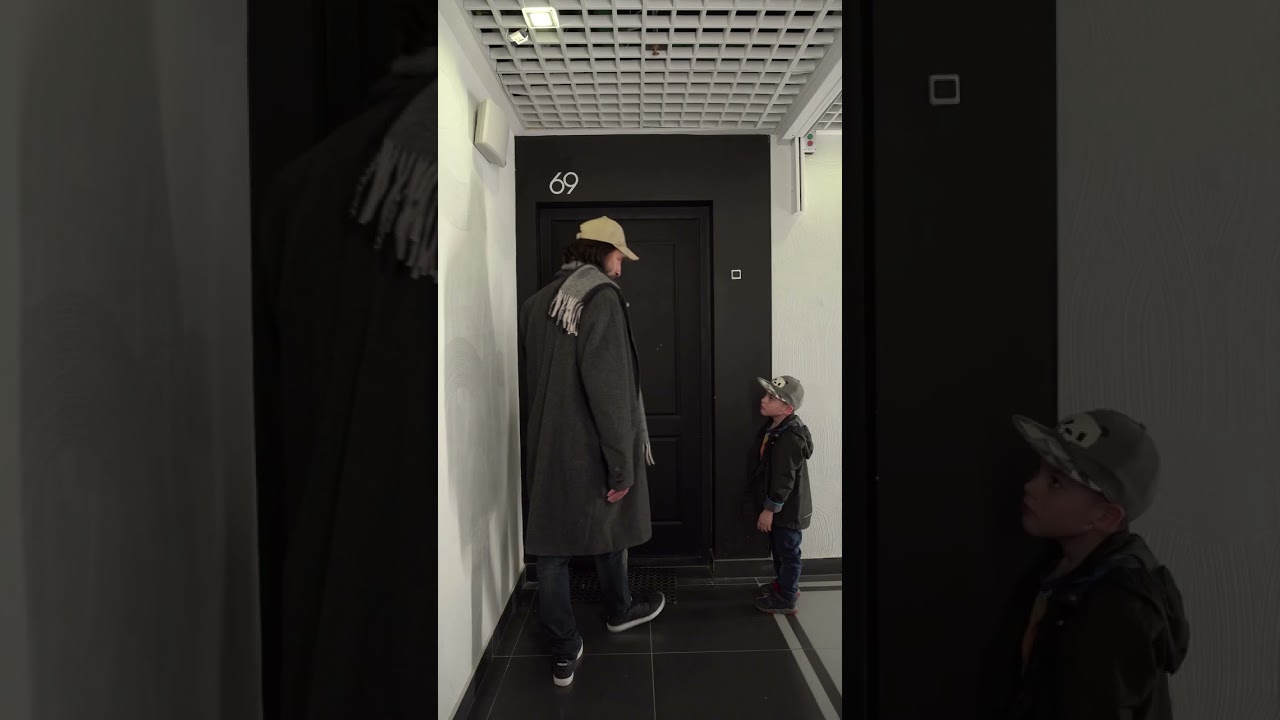 A daring prank by Keanu Reeves😲