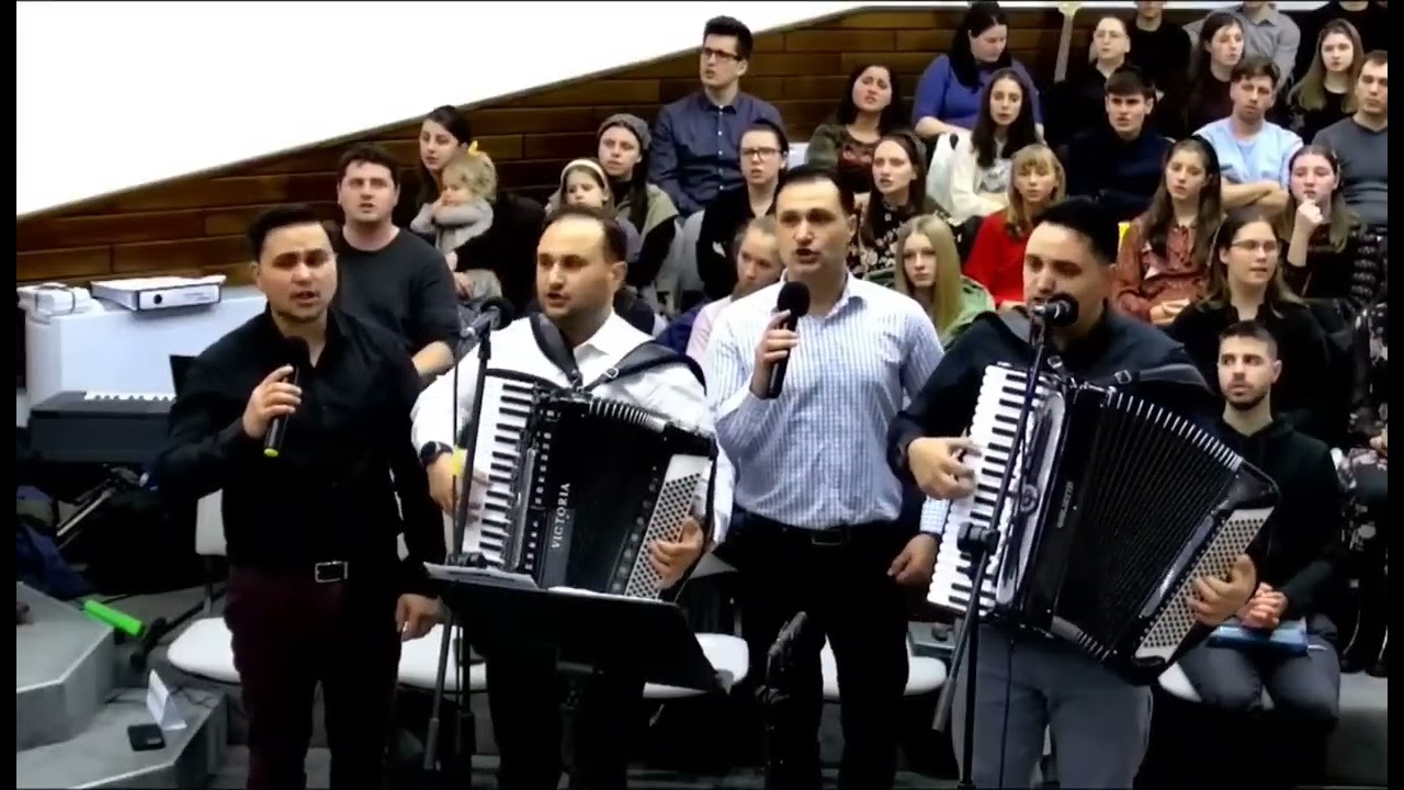 Frații Strugariu - Nu descuraja pe cale chiar când drumul e greu / E cu mine, și cu tine
