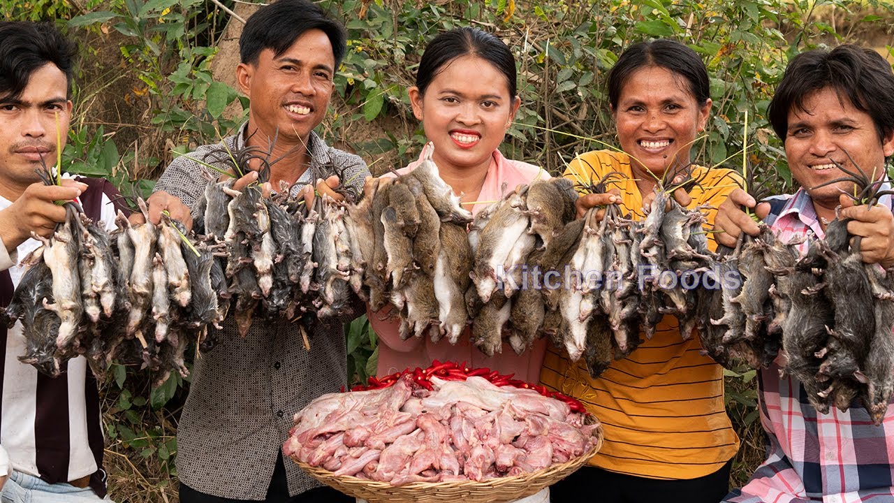 Cooking Deep Frying 500 Rats ​Spicy Sauce in My Homeland - Eating & Sharing Foods With My Villagers
