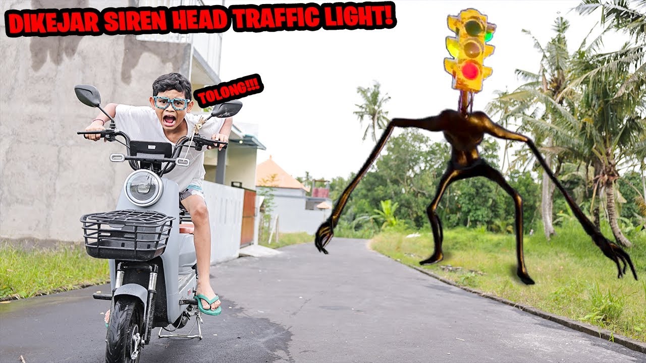 SERAM!!! BOCIL DIKEJAR SOSOK SIREN HEAD TRAFFIC LIGHT BERJALAN!!!