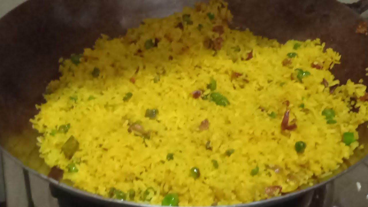 आज हम बना रहे हैं आसान और टेस्टी पोहा रेसिपी 😋