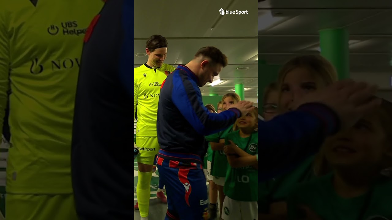 Shaqiri l&auml;sst die Kids erstarren 😅 #shaqiri #fcbasel #bluesport