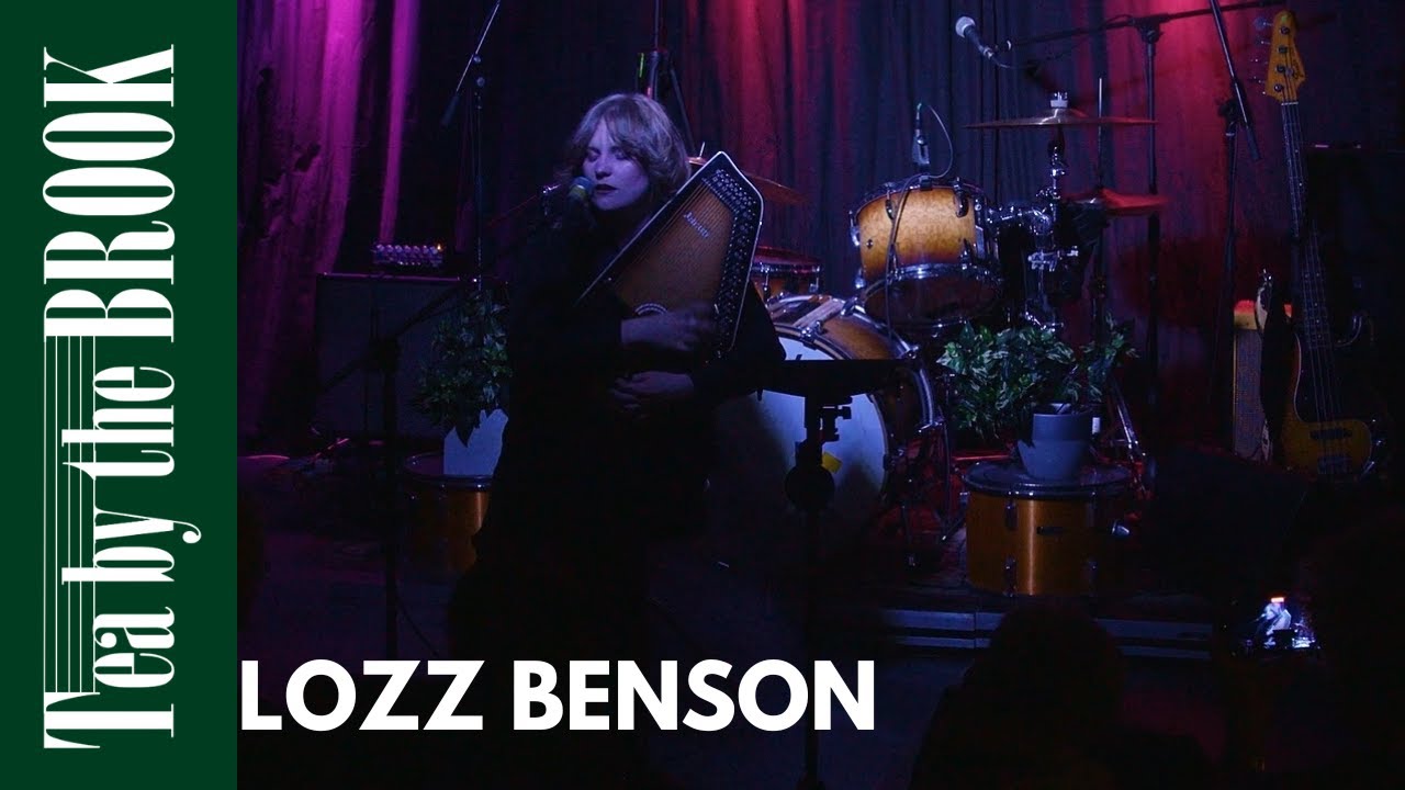 Lozz Benson - Kicking The Dirt (Live) @ Tea By The Brook