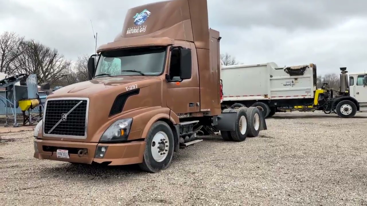2014 VOLVO VNL64T300 For Sale