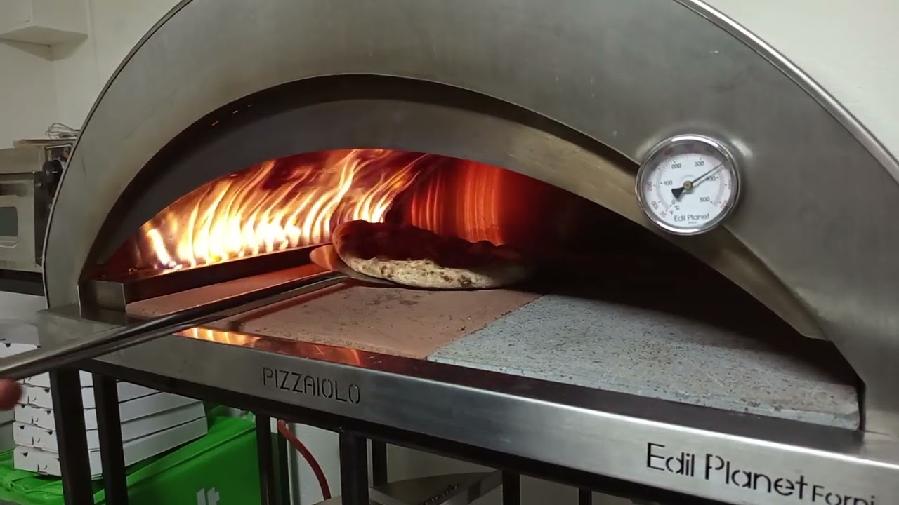 Pizza gas oven Edil Planet Pizzaiolo gas. Pizza making