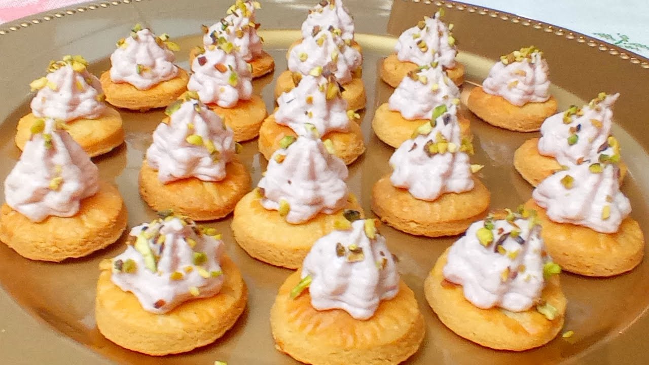 IDEA ANTIPASTO PER NATALE: FROLLA AL PARMIGIANO, MOUSSE DI MORTADELLA E GRANELLA DI PISTACCHIO