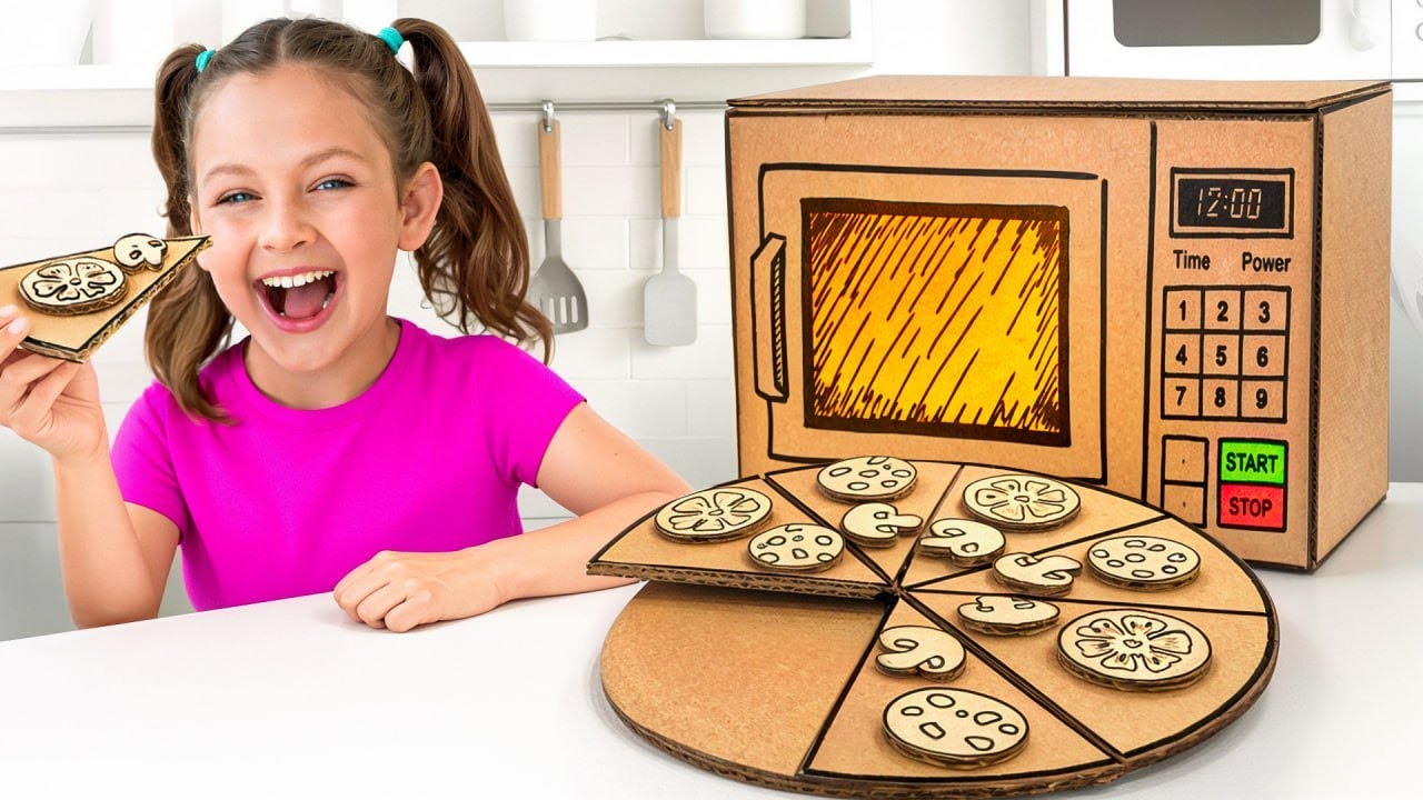 Maya and Mia's Amazing Cardboard Cafe Adventure!