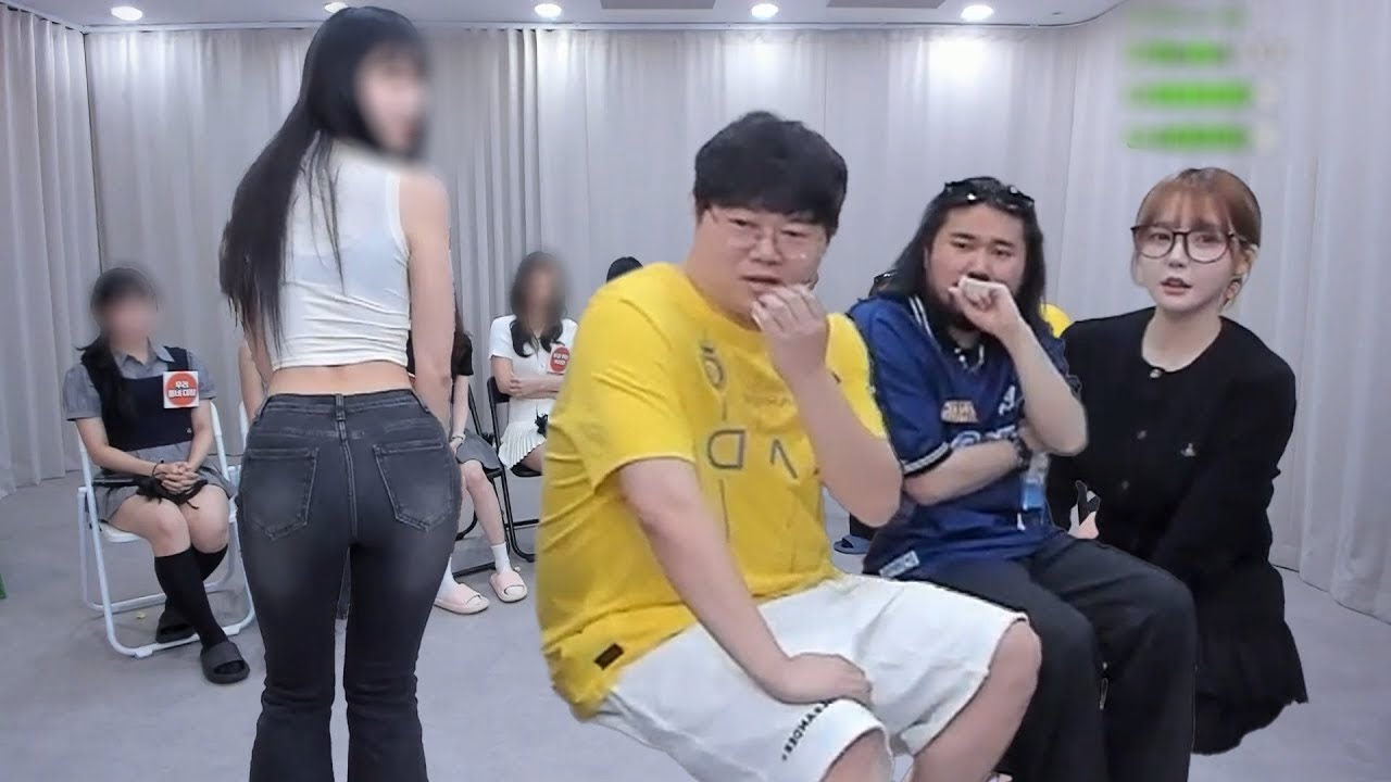 여캠 대표로 심사하러 나왔습니다