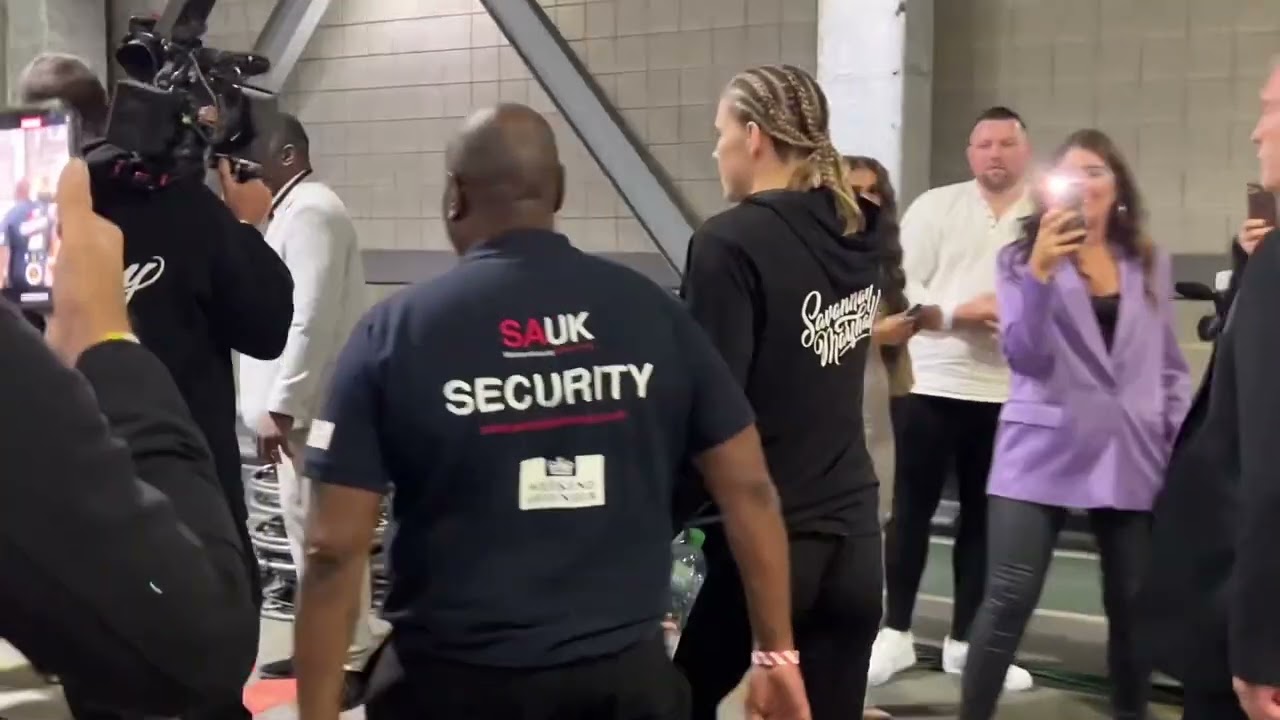 THE CHAMP IS HERE! SAVANNAH MARSHALL ARRIVES AT THE O2 ARENA FOR THE BIG ONE!