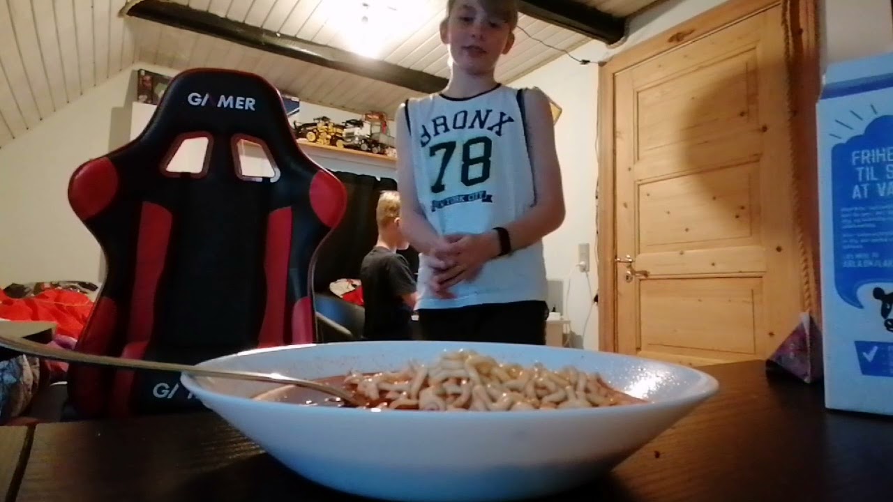 spiser chili nudler med Frederik🌶️🌶️