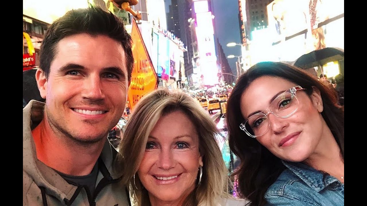 Robbie Amell Wife, Kids, Siblings, Parents (Family Members)