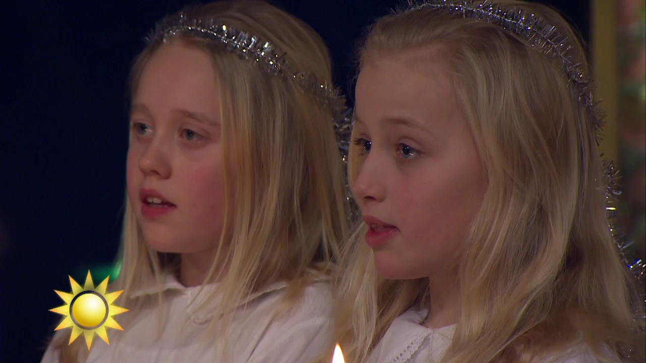 Campus Manillas barn- och ungdomskör inleder lucia-firandet. - Nyhetsmorgon (TV4)