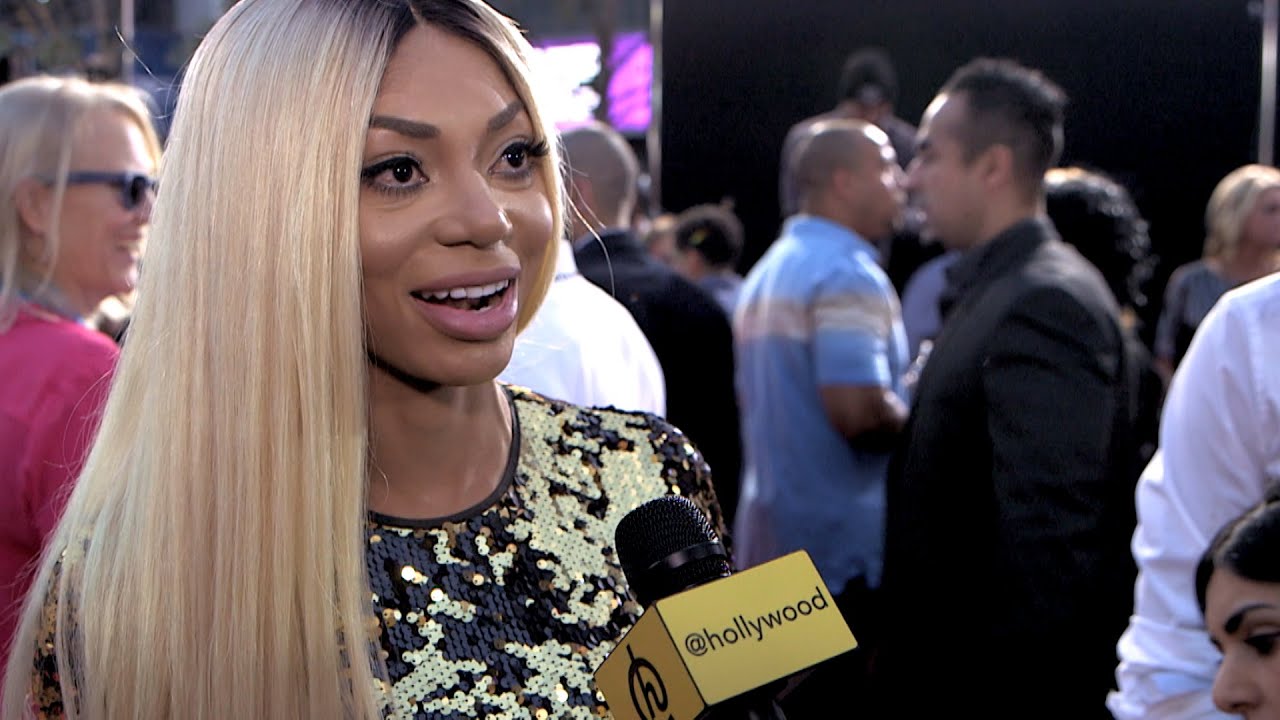 Dencia collaboration with Beyonce and Rihanna - American Music Awards