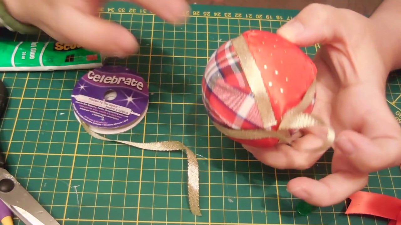 tuto : on decore des boules de noel en tissus