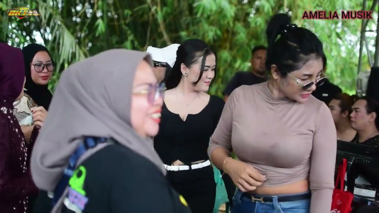 WINDA GIGE || GELAS RETAK || AMELIA MUSIK LIVE IN CIKANGKUNG