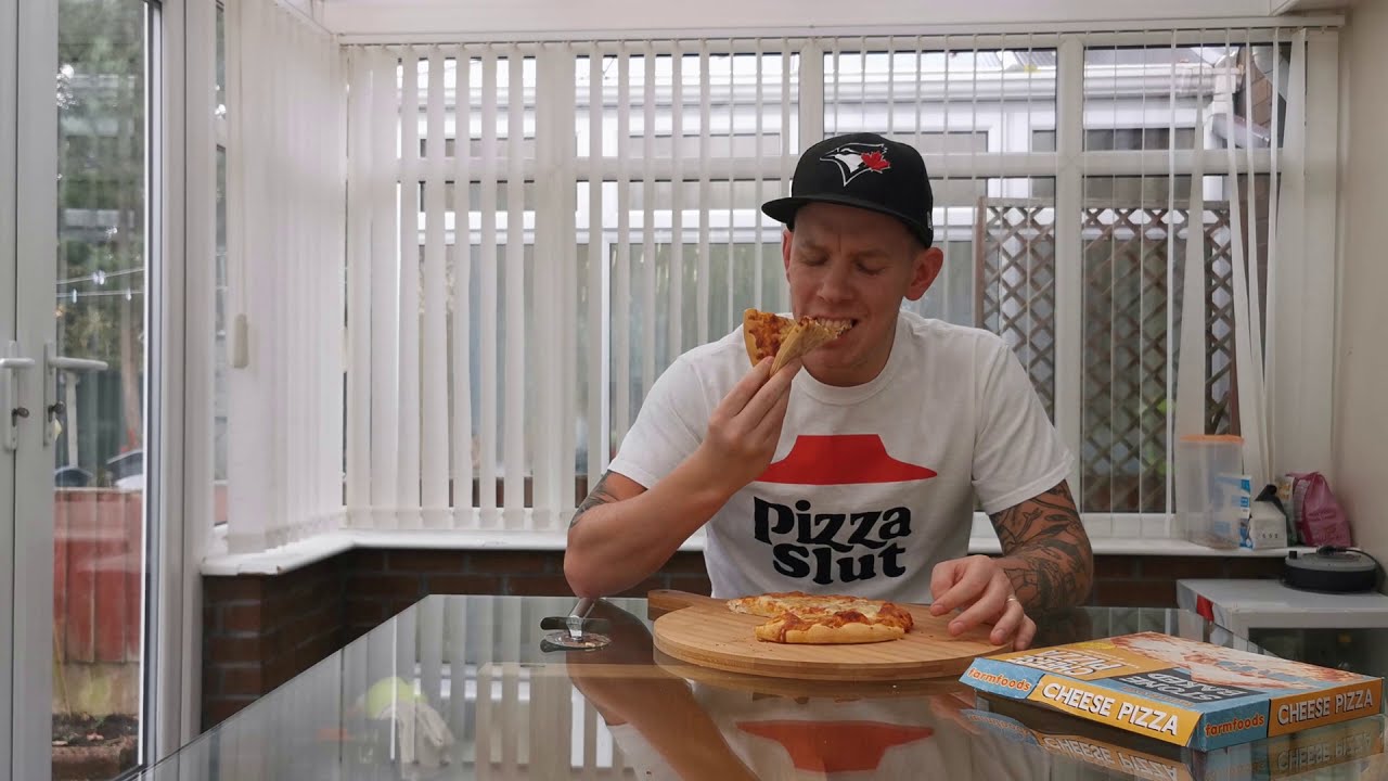 Frozen Pizza Review | Farmfoods | Stone Baked | Cheese Pizza