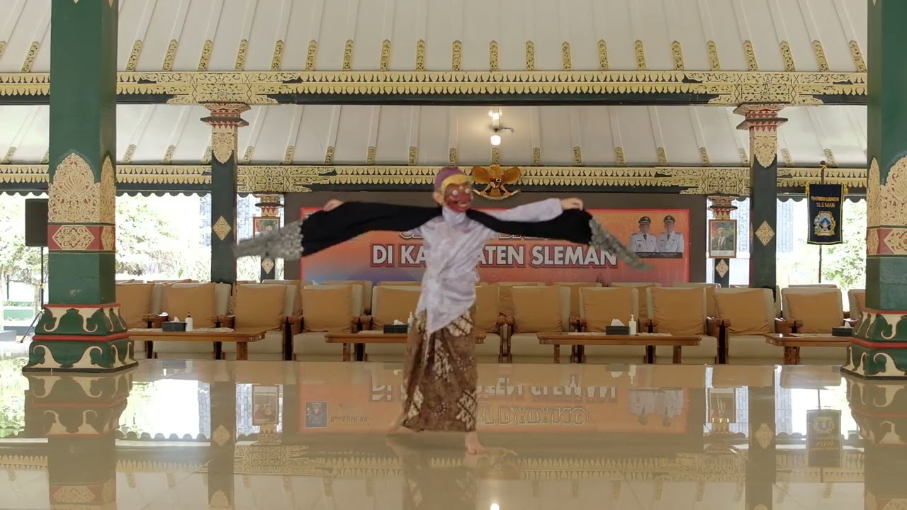 El Nathan Tari Klana Topeng di Kantor Bupati Sleman 