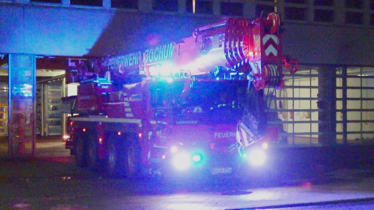 [FEUERWEHRKRAN, GROßEINSÄTZE und MEHR!] - FEUERWEHR BOCHUM | EINSATZFAHRTEN