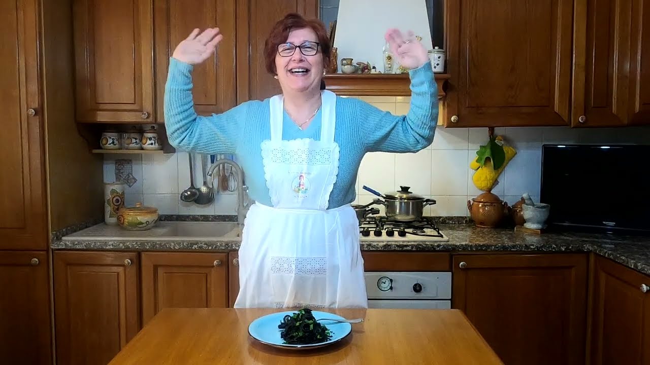 Specialità  Siciliana SPAGHETTI AL NERO DI SEPPIA alla SICILIANA-ricette tradizionali -una delizia
