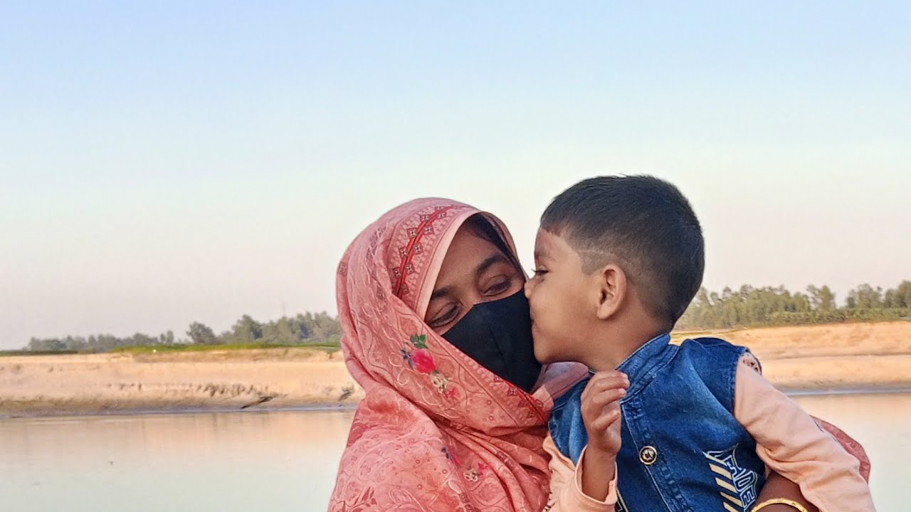 লাইভে চলে আসো গল্পটা  is live!