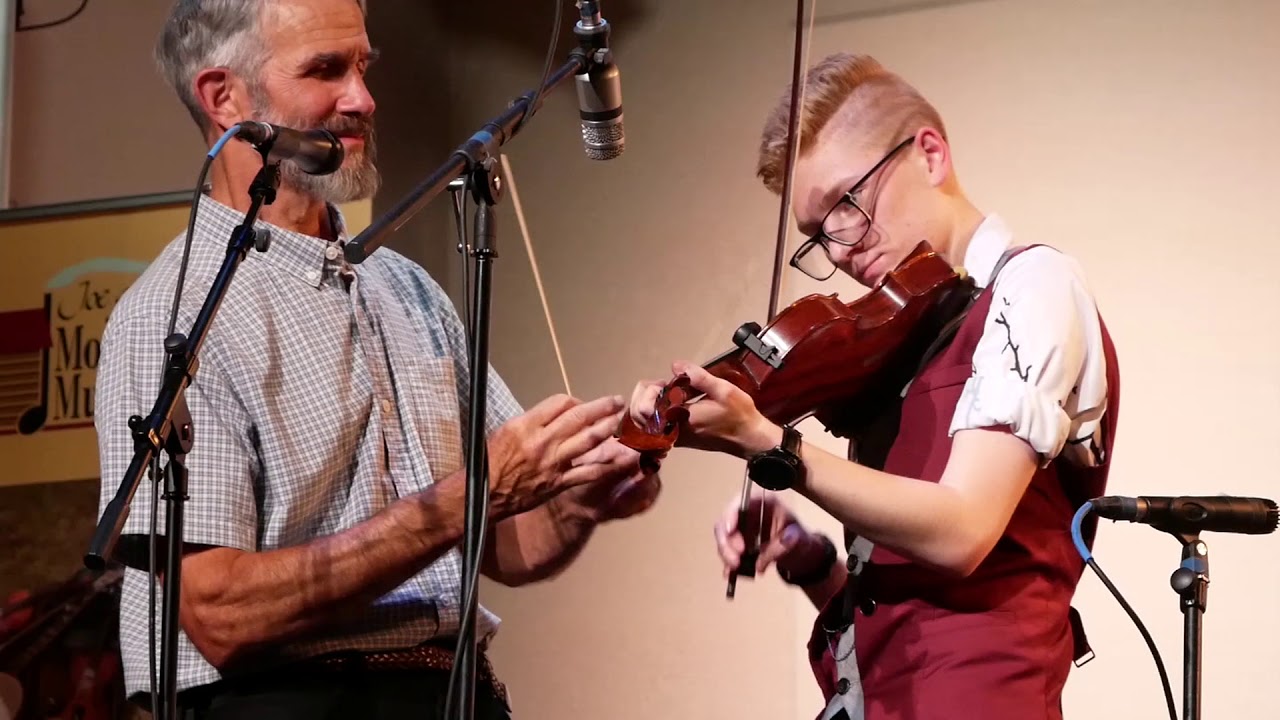 Fiddlesticks Flatfoot Dance ~ Strictly Strings ~ Old Time Jamboree