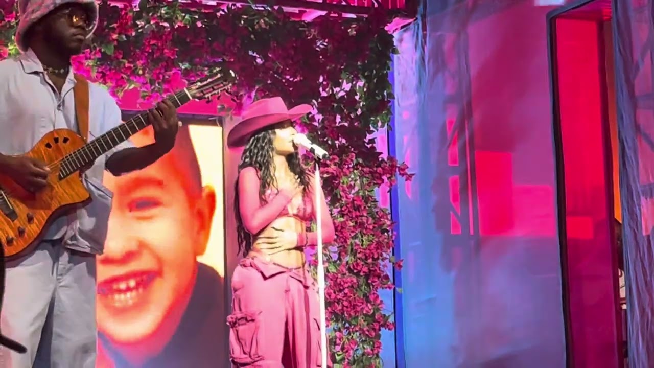 Becky G - “Querido Abuelo” live Mi Casa, Tu Casa Tour 2023