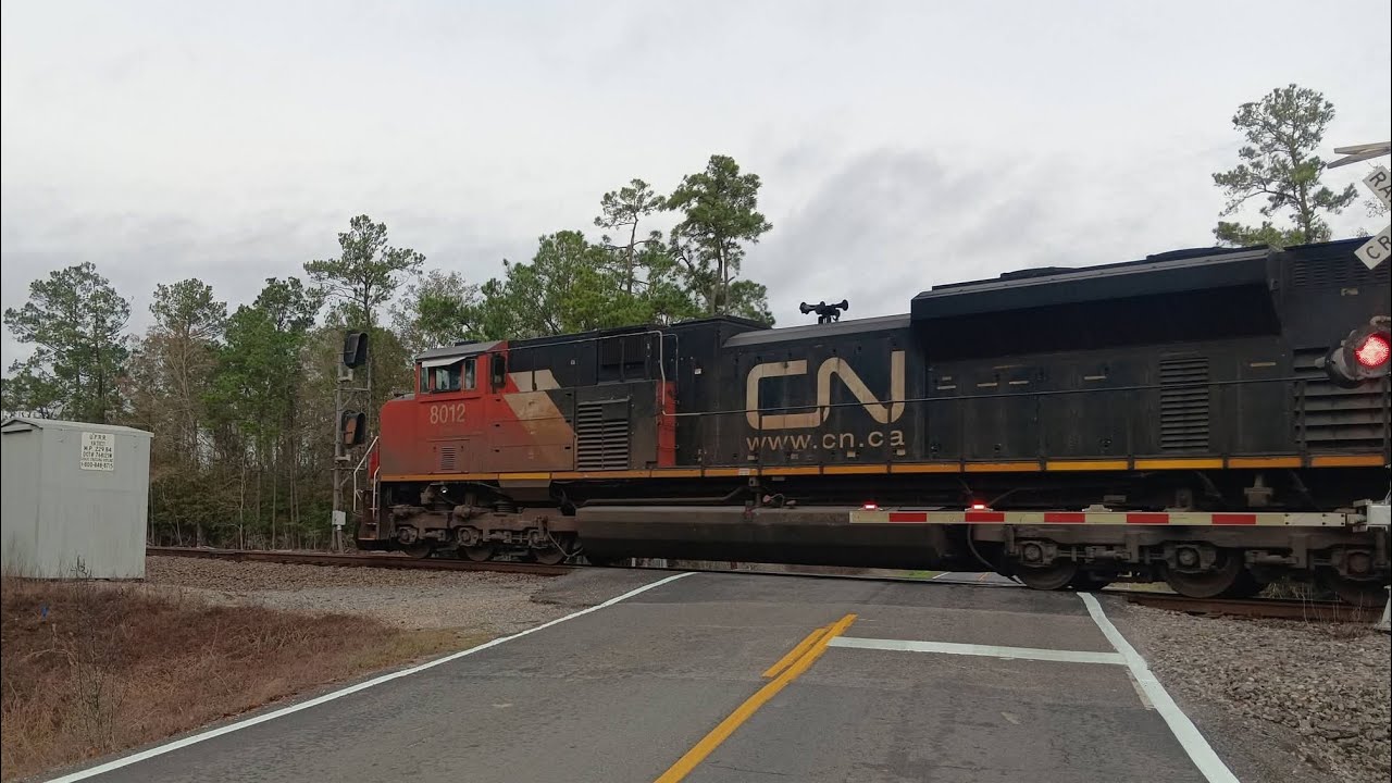 CN 8012,  UP 6138,  and UP 6133 lead a 3x0 trio UP WB manifest slow into the side track on Thursday.