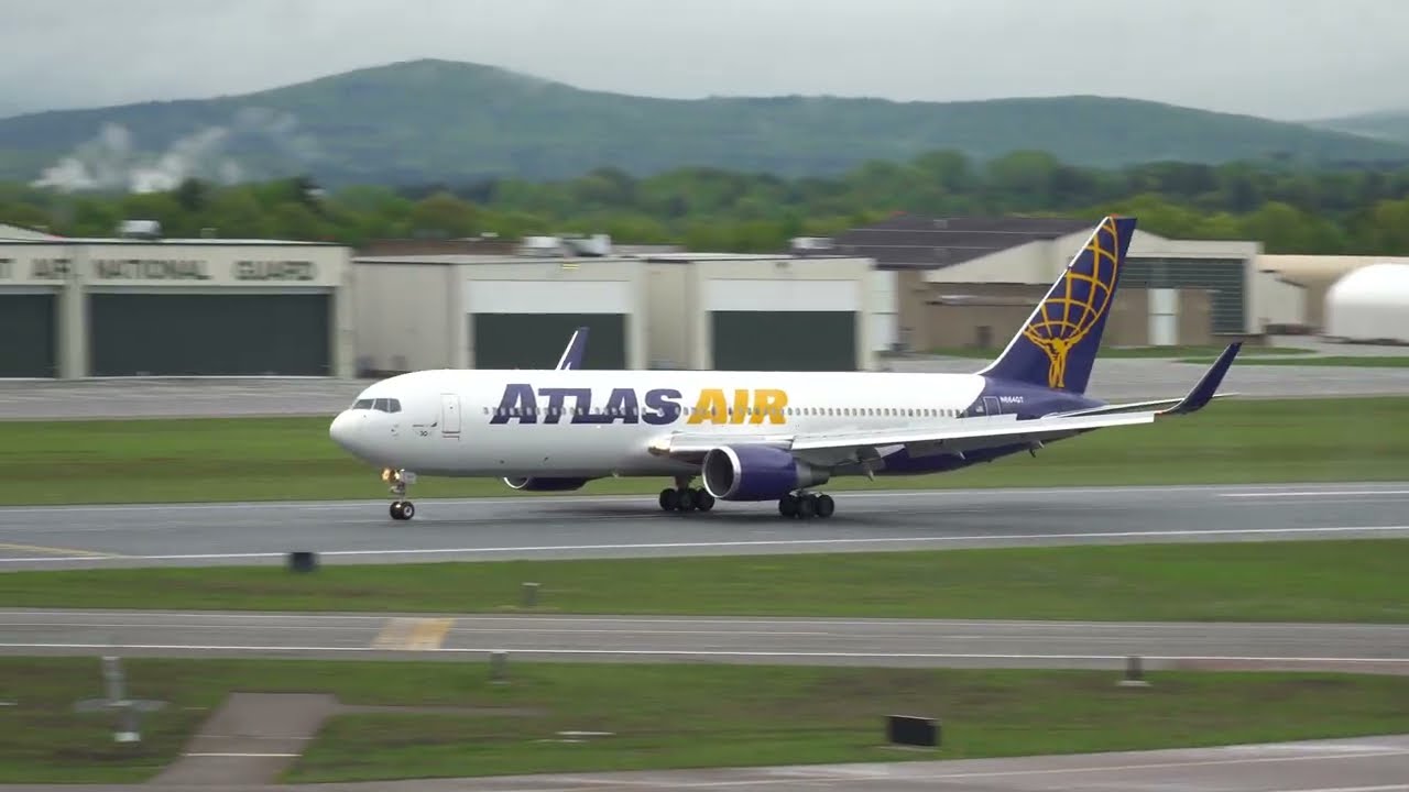 Atlas Air 767 landing at Burlington International Airport