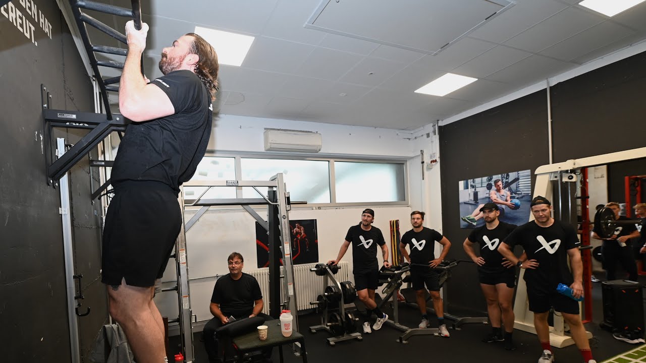 Trainingsauftakt bei den Starbulls Rosenheim: Schwere Gewichte, schnelle Klimmzüge und gute Stimmung