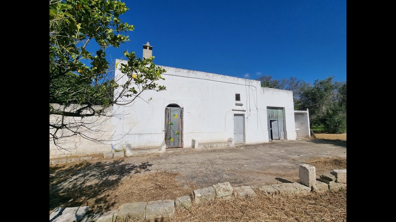 Traditional country house for sale in Puglia to refurbish