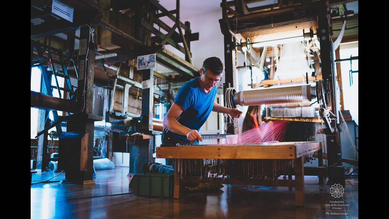 Allestimento Telaio Manuale | HandLoom Preparation ©Fondazione Arte della Seta Lisio, Firenze,Italia