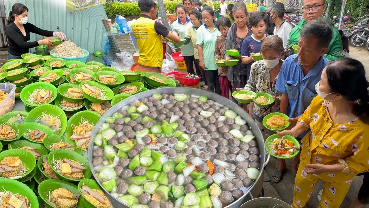 Tiệm Mì Bò Viên hoành tráng chỉ 
