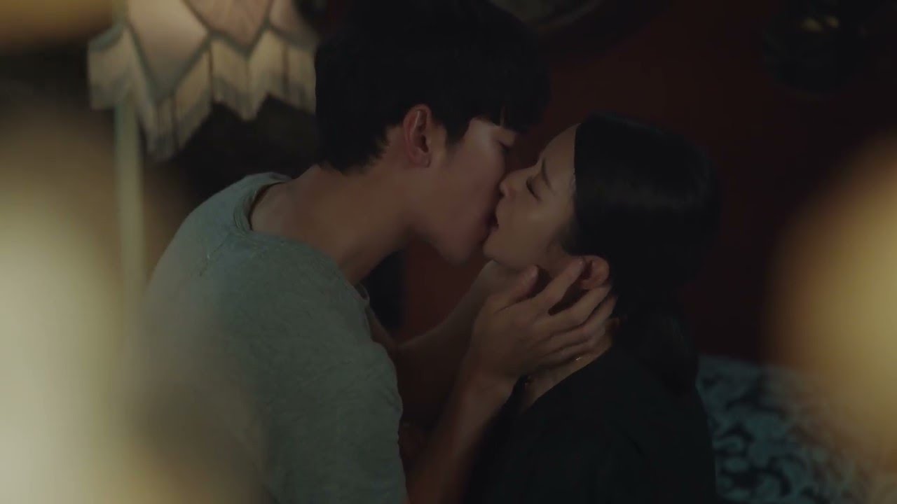 A Passionate Kiss as Birthday present  |  Kang tae kiss Mun yeong | Kim Soo Hyun kiss Seo Ye Ji