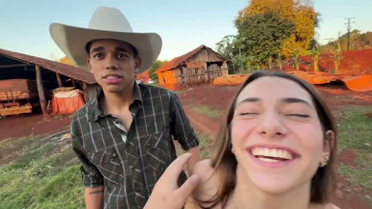 ENCONTREI A BALALAIKA E O VITINHO PERDIDOS  NA FAZENDA COM O VINI!!! 🚜🐔🐎🌾